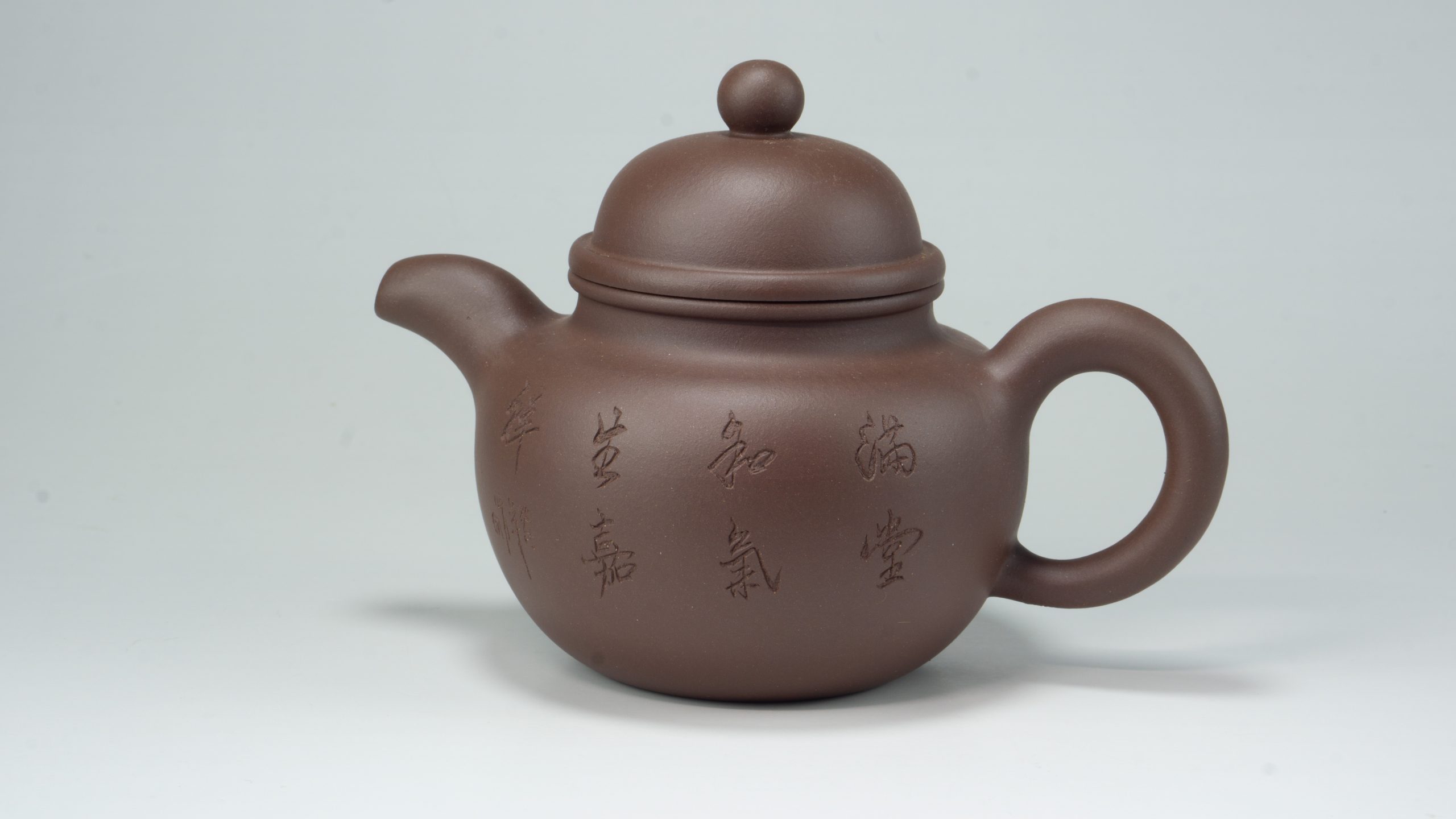 吳君蘭_壽珍掇球_紫泥